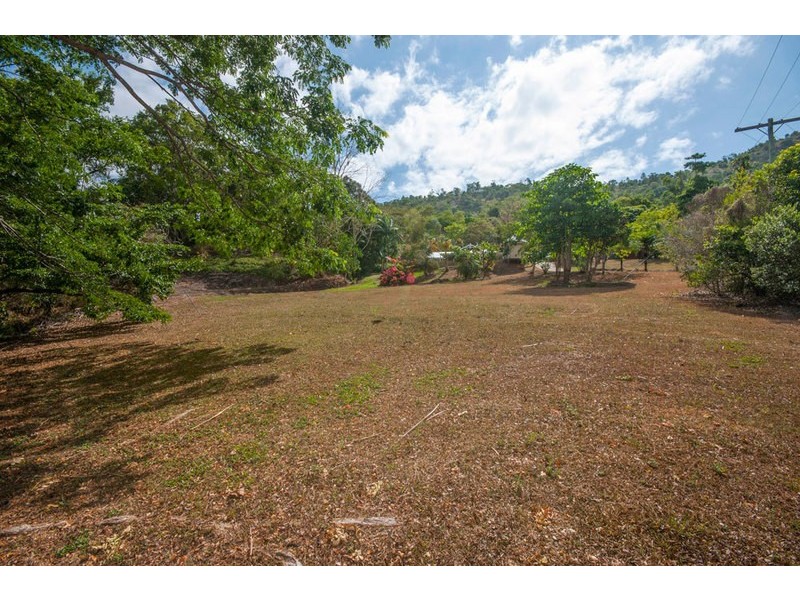 9-11 Mt William Close, Redlynch QLD 4870