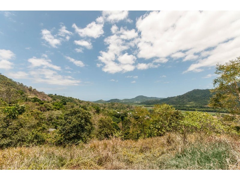 9-11 Mt William Close, Redlynch QLD 4870