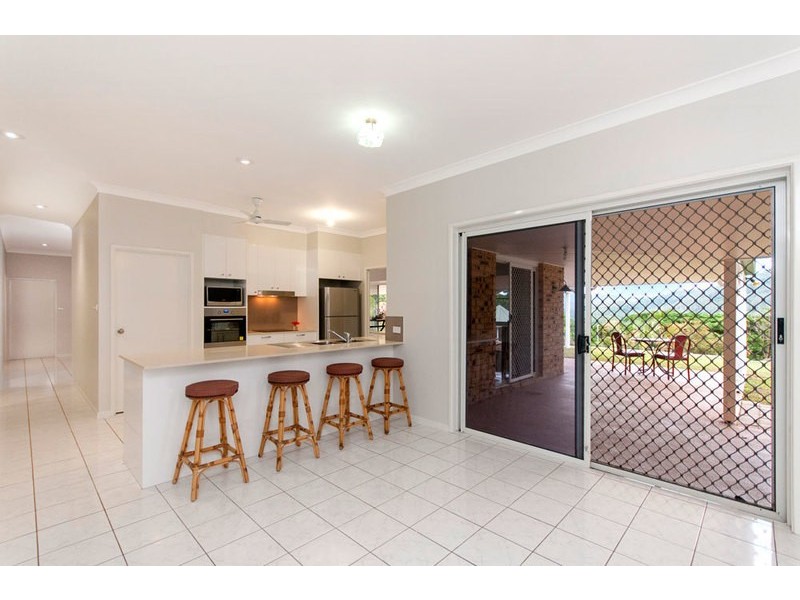 9-11 Mt William Close, Redlynch QLD 4870