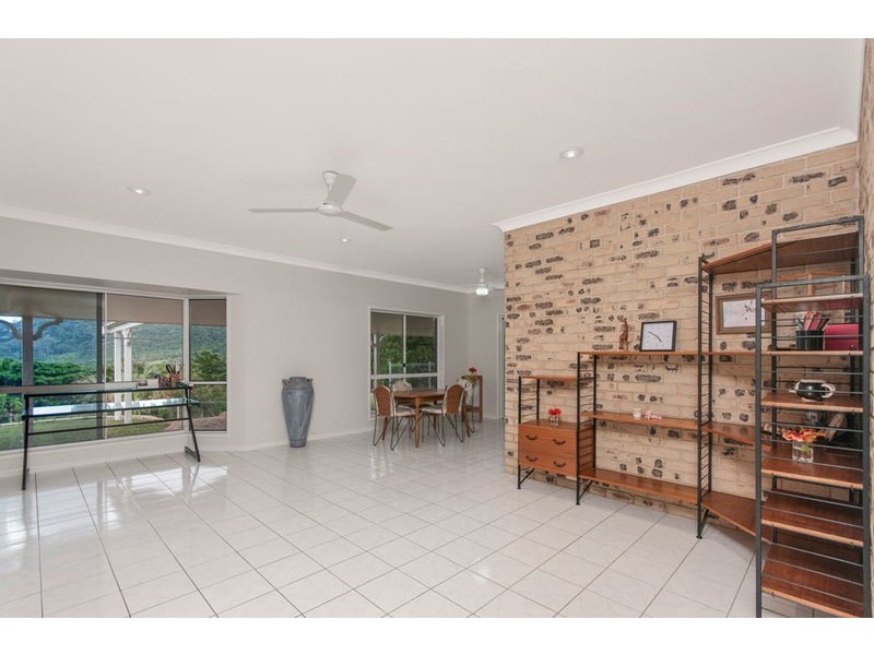 9-11 Mt William Close, Redlynch QLD 4870