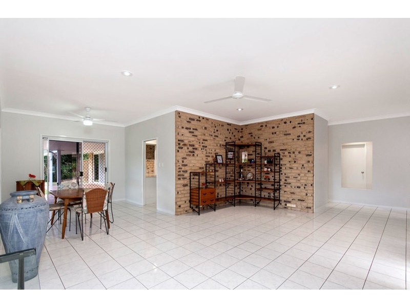 9-11 Mt William Close, Redlynch QLD 4870