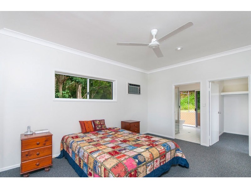 9-11 Mt William Close, Redlynch QLD 4870