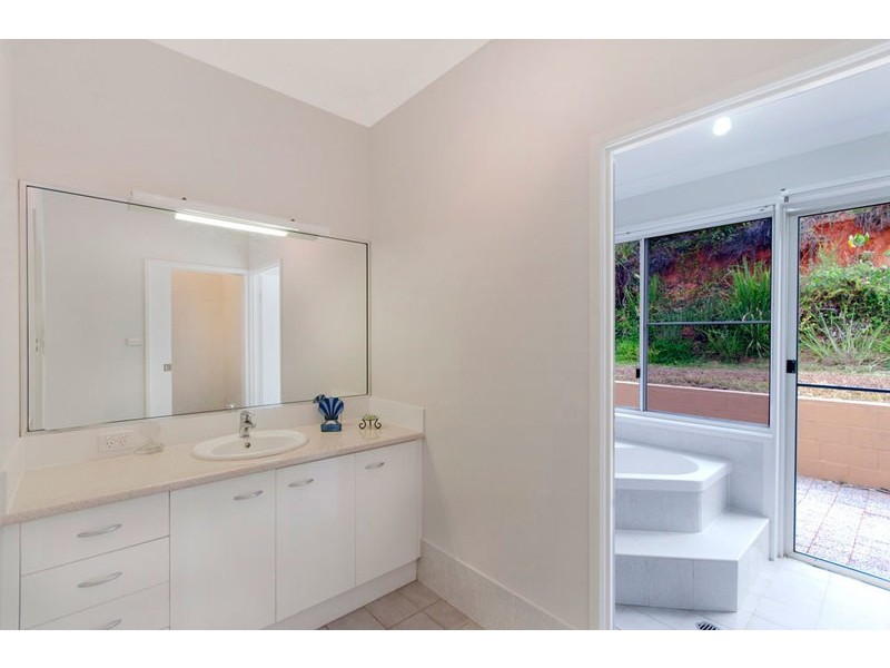 9-11 Mt William Close, Redlynch QLD 4870