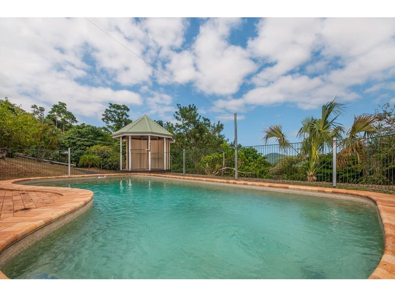 9-11 Mt William Close, Redlynch QLD 4870