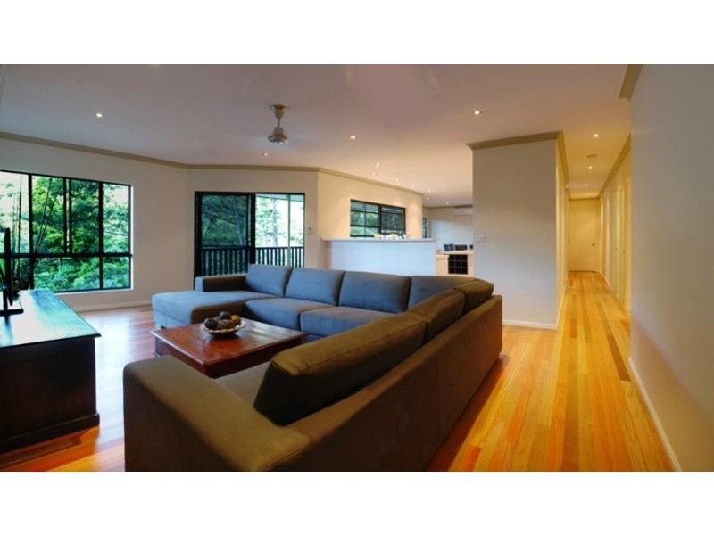 42-44 Cascades Drive, Redlynch QLD 4870