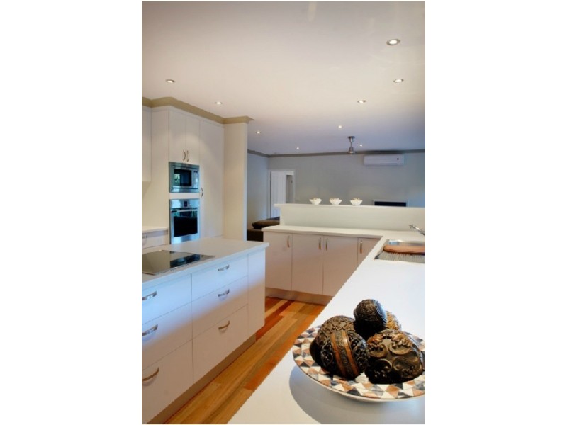 42-44 Cascades Drive, Redlynch QLD 4870