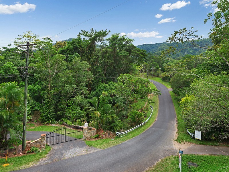 42-44 Cascades Drive, Redlynch QLD 4870