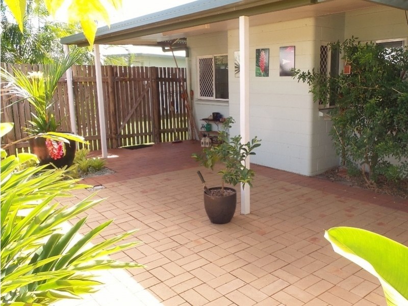2/60 Swallow Street, Mooroobool QLD 4870