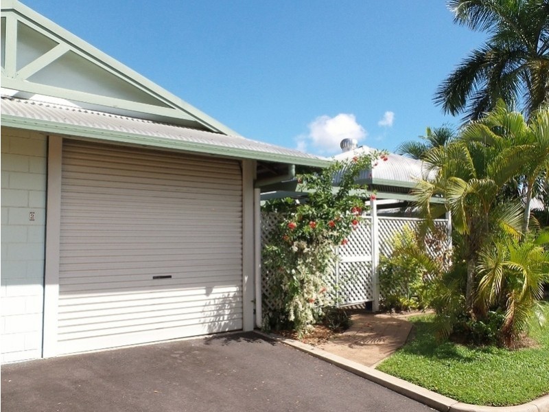 2/60 Swallow Street, Mooroobool QLD 4870