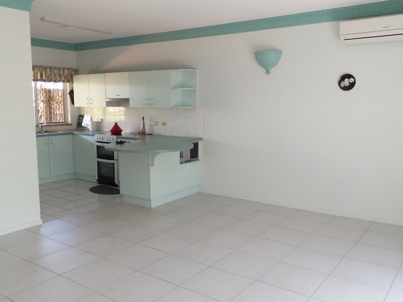 2/60 Swallow Street, Mooroobool QLD 4870