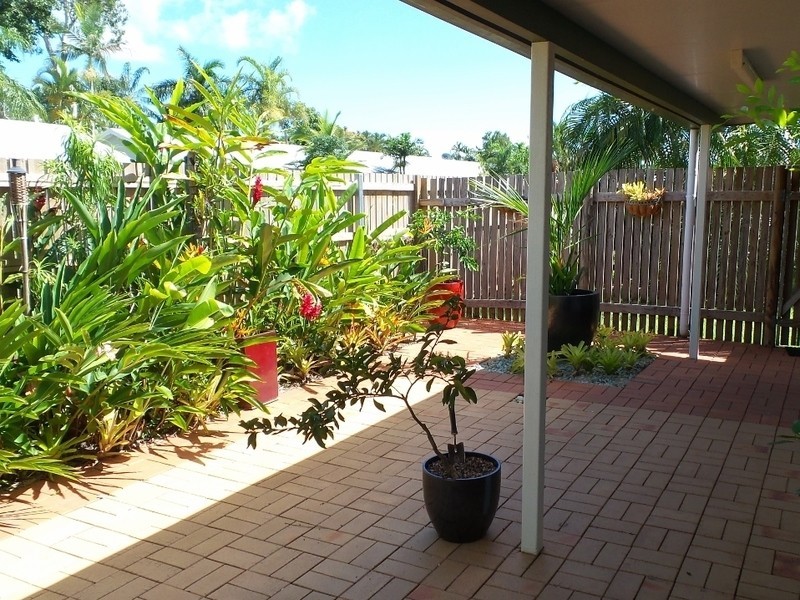 2/60 Swallow Street, Mooroobool QLD 4870