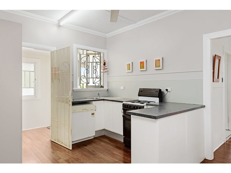 16 Hardwick Street (Crn Willunga Street), Stratford QLD 4870