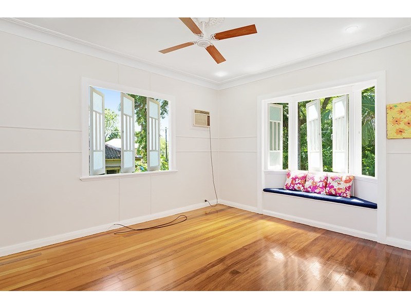 16 Hardwick Street (Crn Willunga Street), Stratford QLD 4870