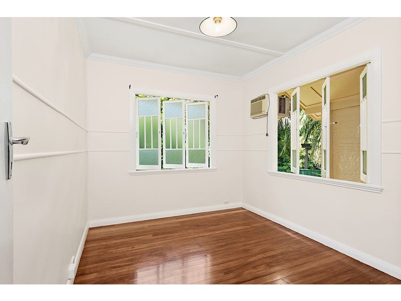 16 Hardwick Street (Crn Willunga Street), Stratford QLD 4870