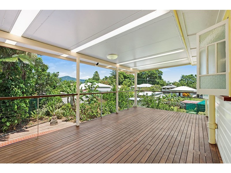 16 Hardwick Street (Crn Willunga Street), Stratford QLD 4870