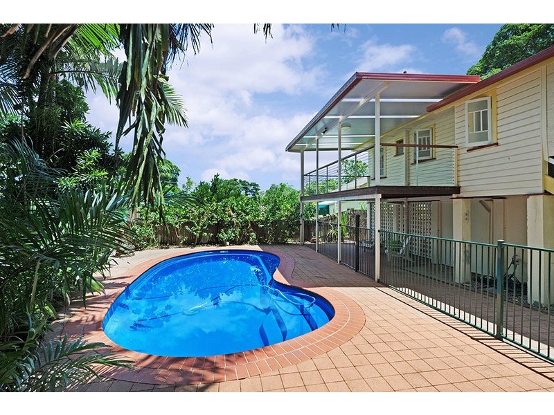 16 Hardwick Street (Crn Willunga Street), Stratford QLD 4870