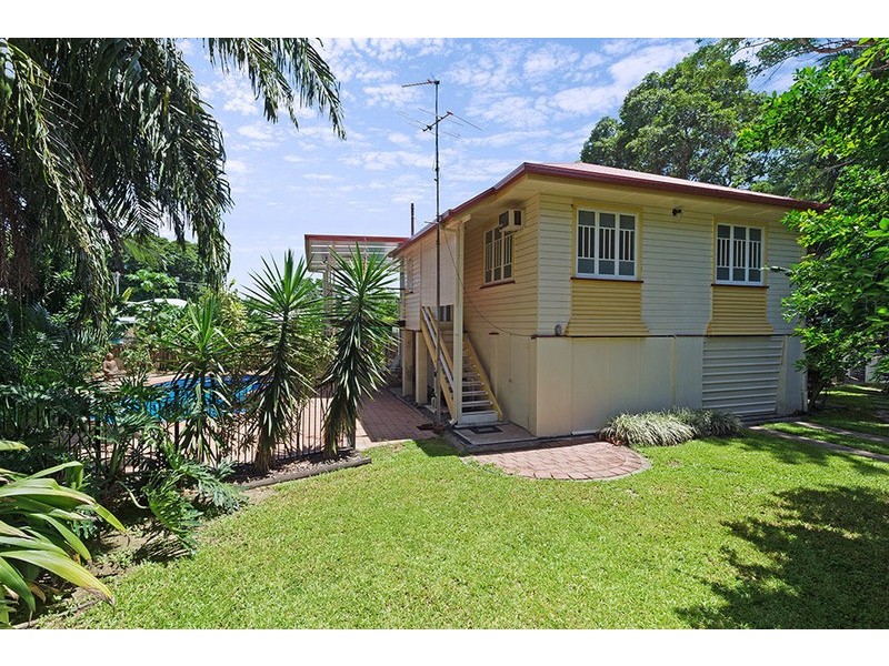 16 Hardwick Street (Crn Willunga Street), Stratford QLD 4870