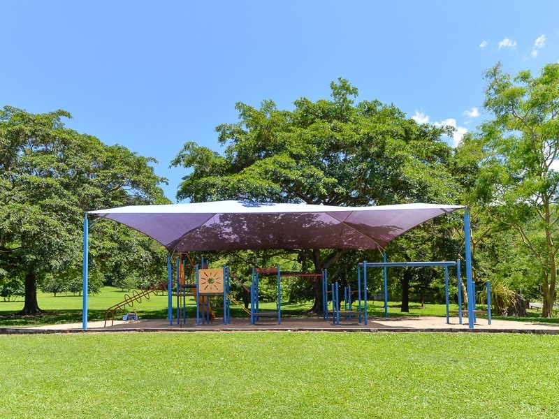 16 Hardwick Street (Crn Willunga Street), Stratford QLD 4870