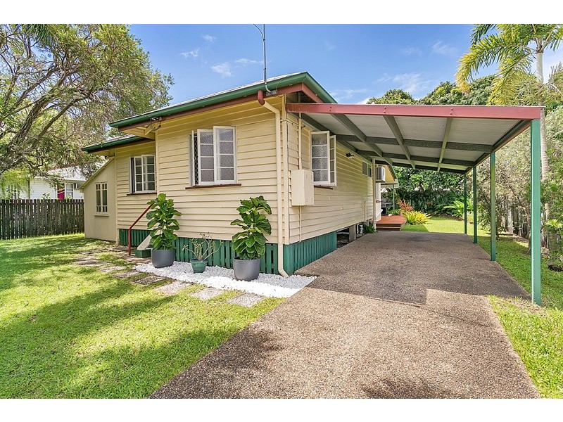 52  Collinson Street, Westcourt QLD 4870