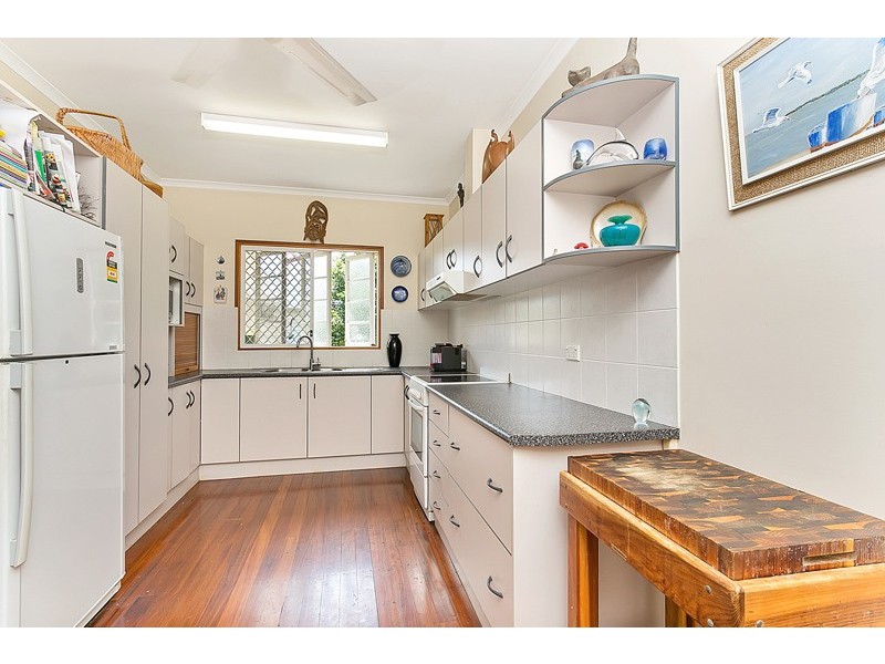 52  Collinson Street, Westcourt QLD 4870