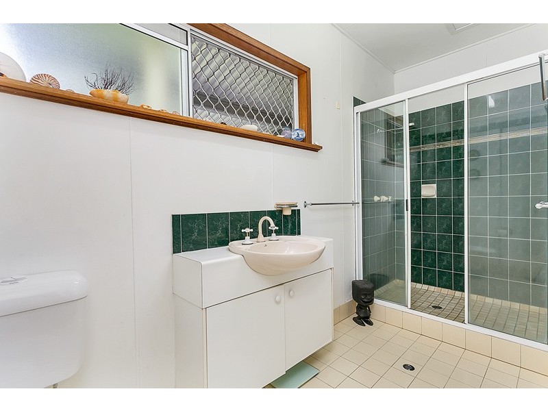 52  Collinson Street, Westcourt QLD 4870