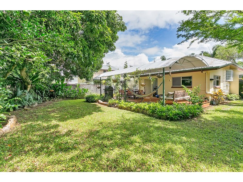 52  Collinson Street, Westcourt QLD 4870