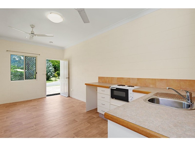 6 Red Ochre Street, Redlynch QLD 4870