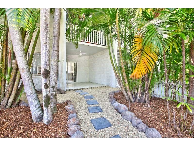 4/8 Rose St, Westcourt QLD 4870