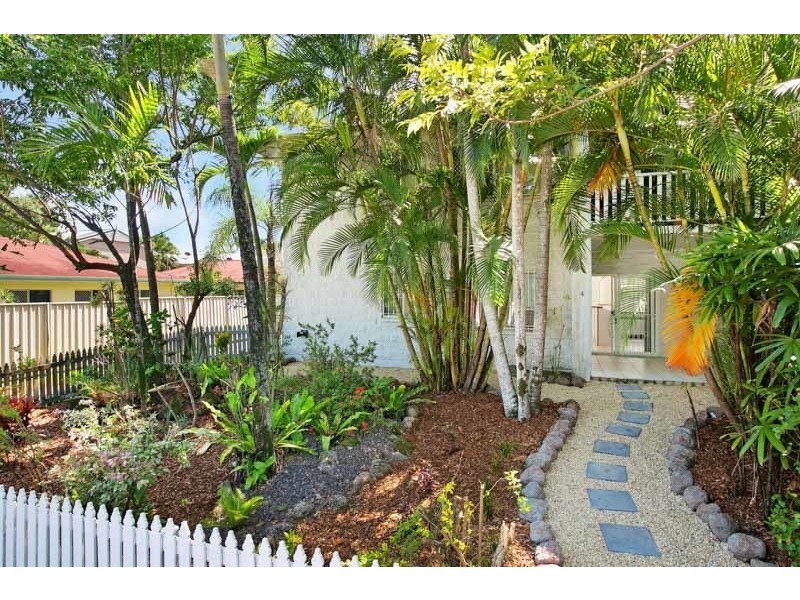 4/8 Rose St, Westcourt QLD 4870