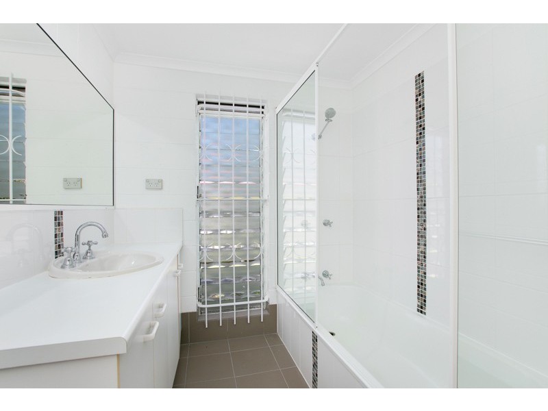 4/8 Rose St, Westcourt QLD 4870