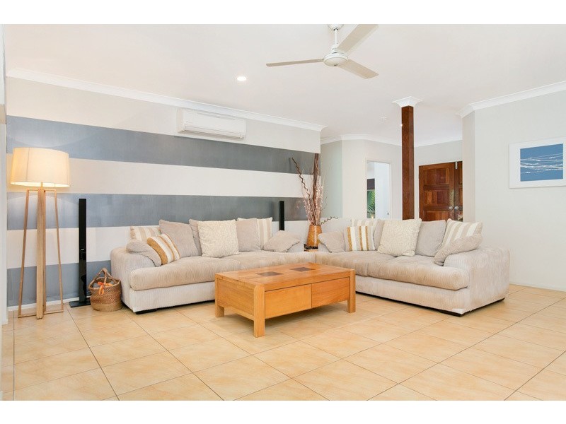 15 John Malcolm Street, Redlynch QLD 4870