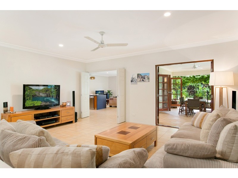 15 John Malcolm Street, Redlynch QLD 4870
