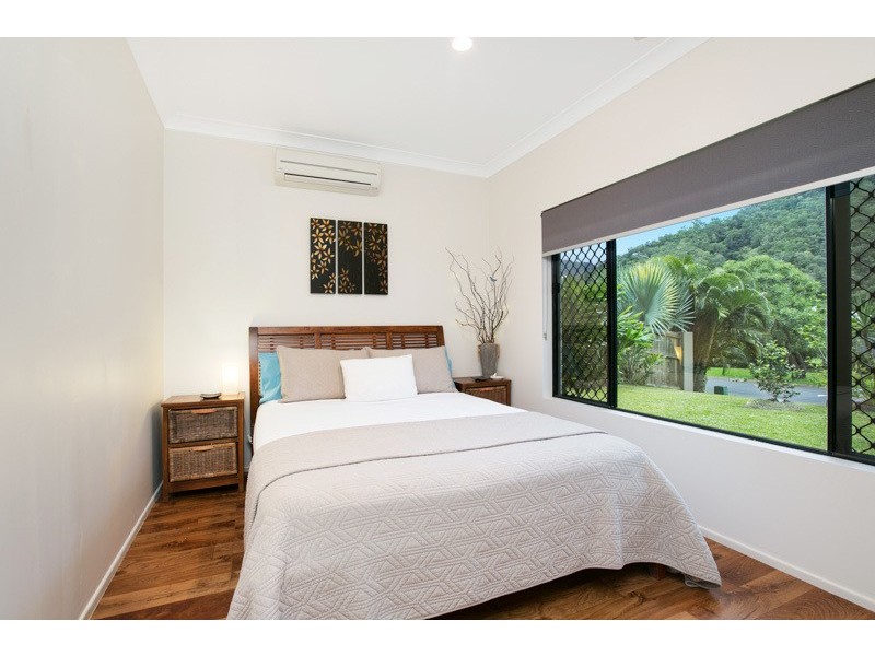 15 John Malcolm Street, Redlynch QLD 4870