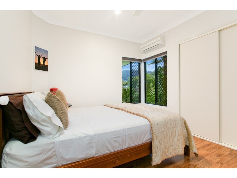 15 John Malcolm Street, Redlynch QLD 4870