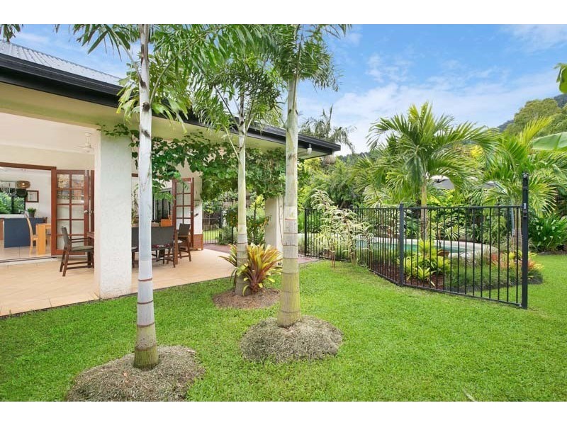 15 John Malcolm Street, Redlynch QLD 4870