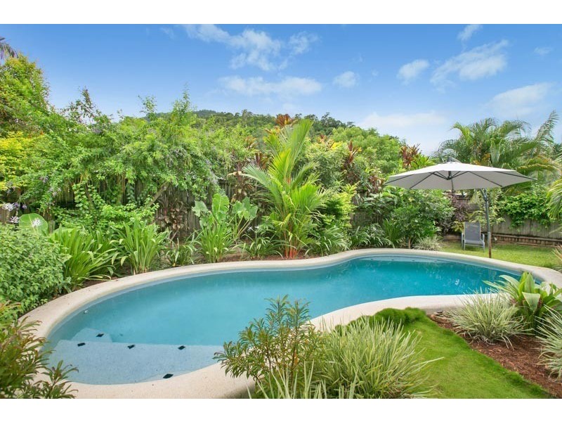 15 John Malcolm Street, Redlynch QLD 4870