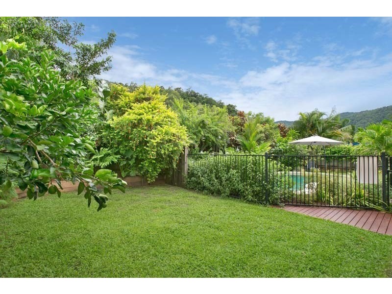 15 John Malcolm Street, Redlynch QLD 4870