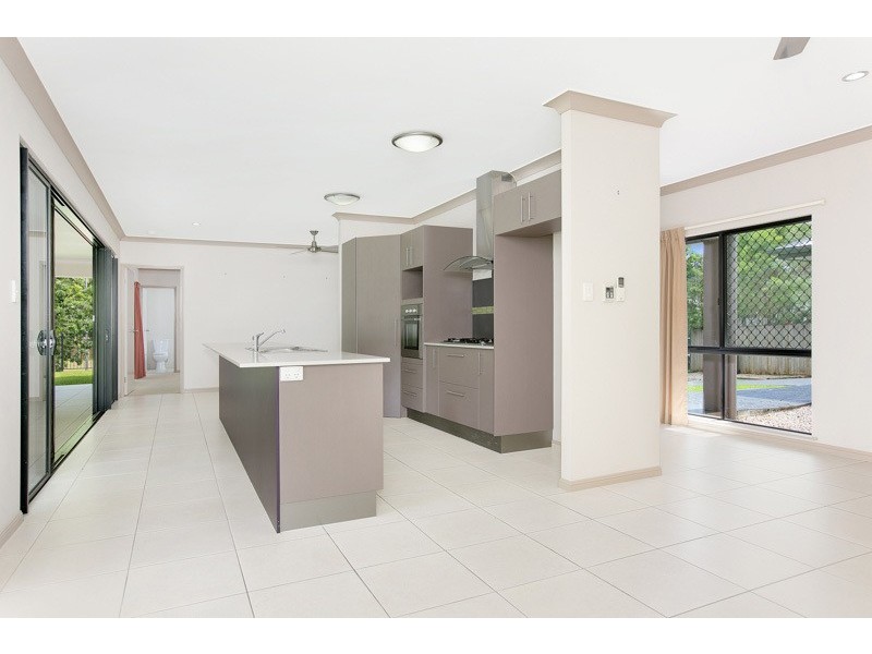 11 Stringer Close, Redlynch QLD 4870