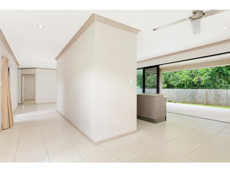 11 Stringer Close, Redlynch QLD 4870