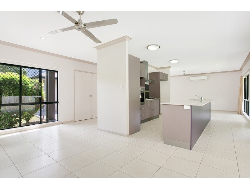 11 Stringer Close, Redlynch QLD 4870