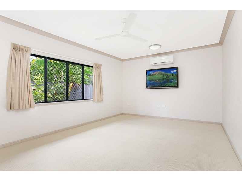 11 Stringer Close, Redlynch QLD 4870