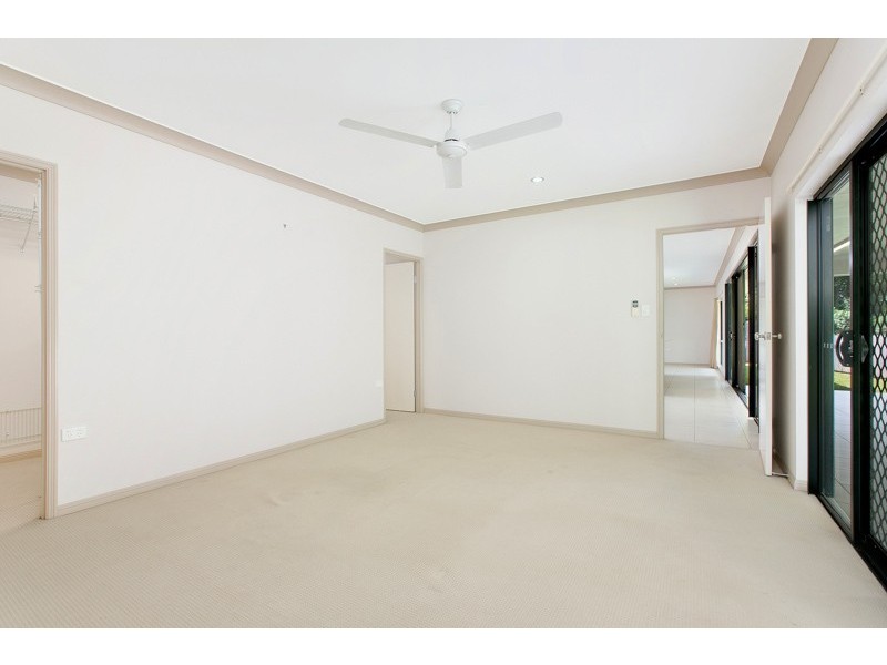 11 Stringer Close, Redlynch QLD 4870