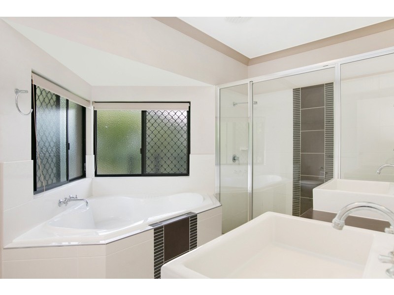 11 Stringer Close, Redlynch QLD 4870