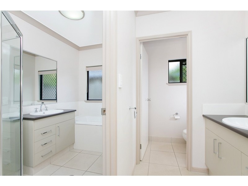 11 Stringer Close, Redlynch QLD 4870