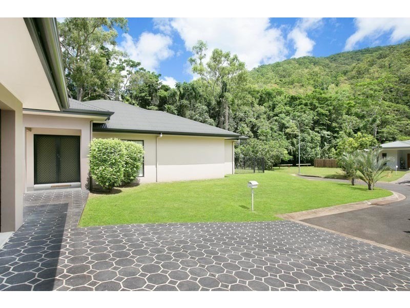 11 Stringer Close, Redlynch QLD 4870