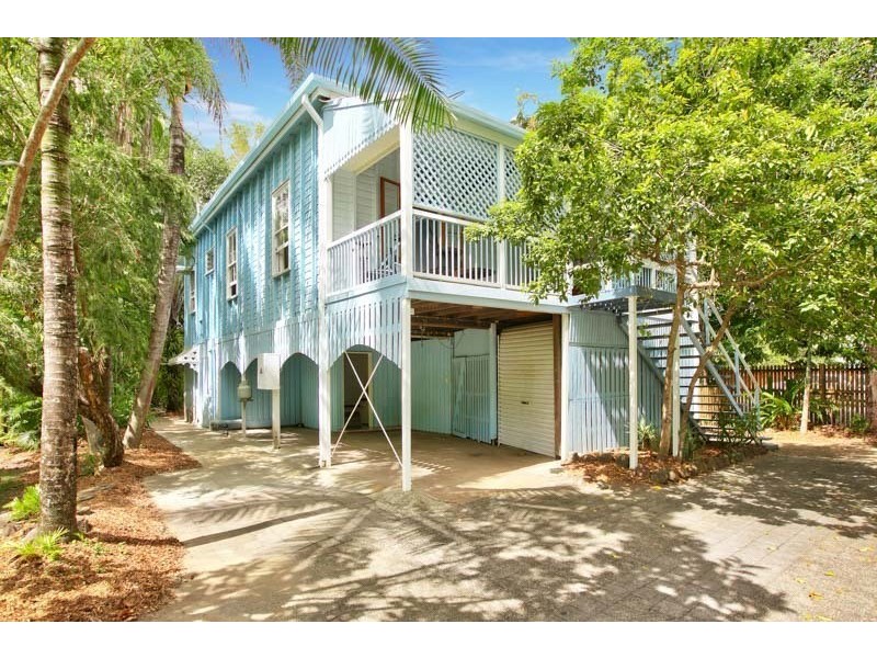 8/404 McCoombe St, Mooroobool QLD 4870