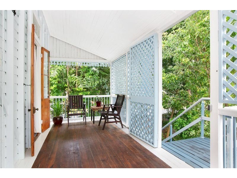 8/404 McCoombe St, Mooroobool QLD 4870