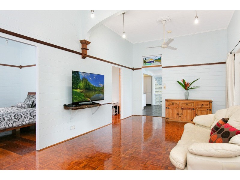 8/404 McCoombe St, Mooroobool QLD 4870