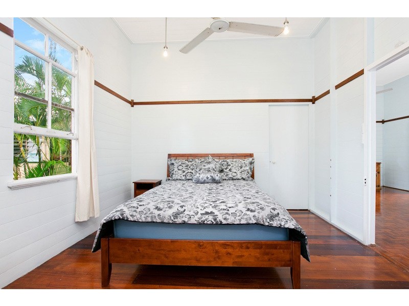 8/404 McCoombe St, Mooroobool QLD 4870
