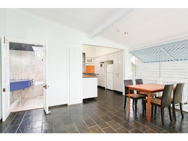 8/404 McCoombe St, Mooroobool QLD 4870